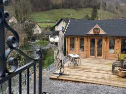 Charming Turn-key Property and Mountain Chalet with Jacuzzi in a Beautiful Pyrenean Valley 